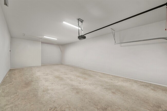 Building Photo - 15240 Hemingway Heights Dr