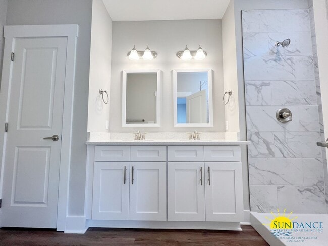 Building Photo - Beautiful 3 Bedroom 2.5 Bathroom Townhome with Garage!