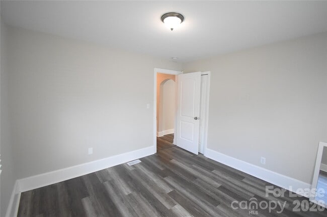 Building Photo - 508 E Webb St