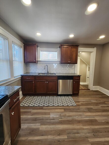 Building Photo - 1301 Buhrer Ave