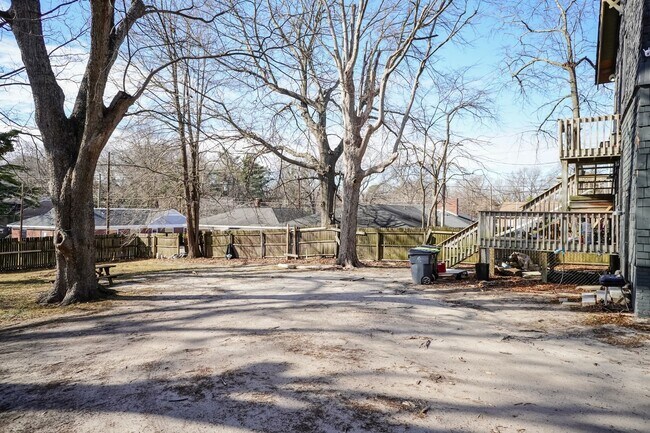 Building Photo - 165 Horner St