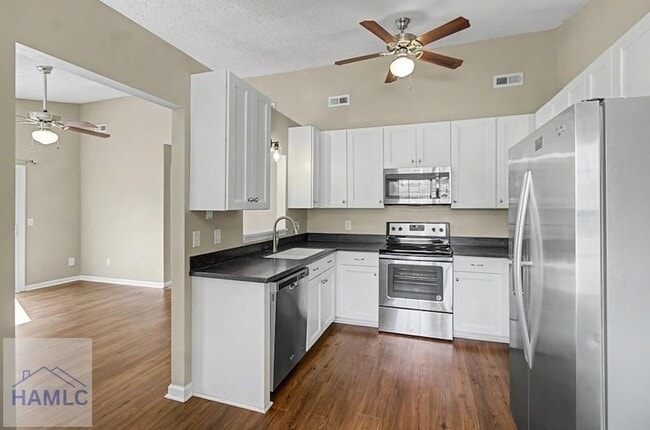 Building Photo - 1384 Forest Lake Dr