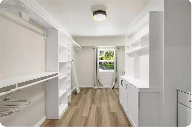 Building Photo - 9690 Fallbrook Dr