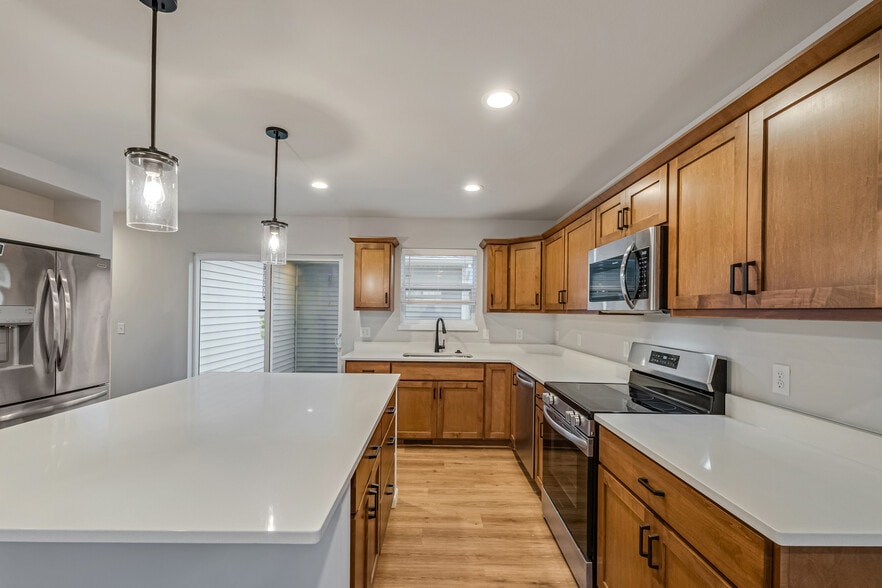 Building Photo - 1638 Happy Trails Rd