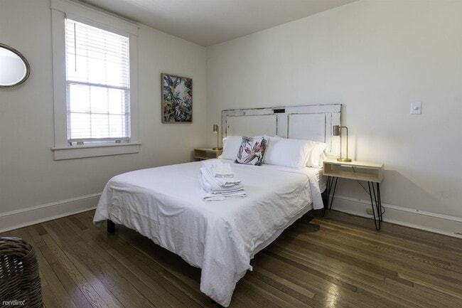 Building Photo - 2 br, 2.5 bath Duplex - 318 27th Street Sa...