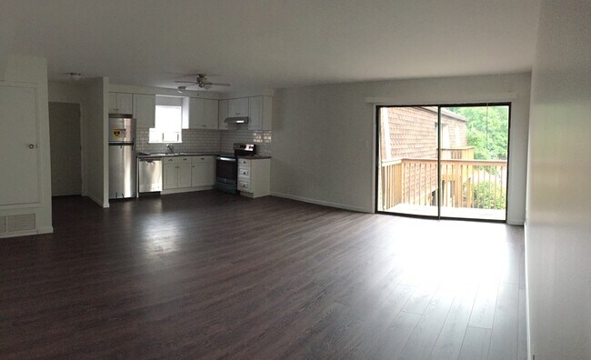 Living room open to kitchen - 208 Meadow Woods Ln