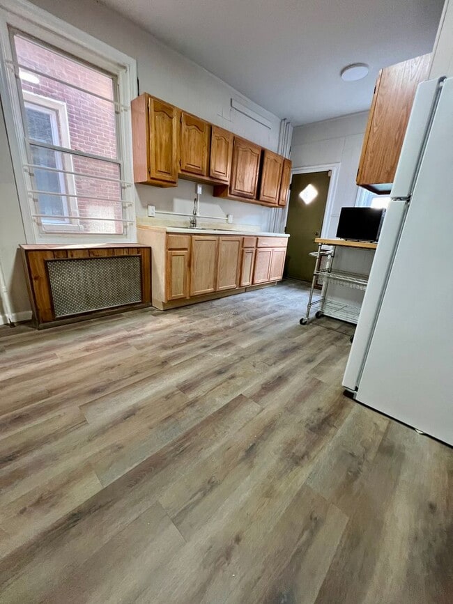 Building Photo - Stunning 3-Bedroom Townhome in Kingsessing! Available mid-April!