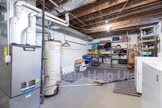 Building Photo - 2009 S 1500 E