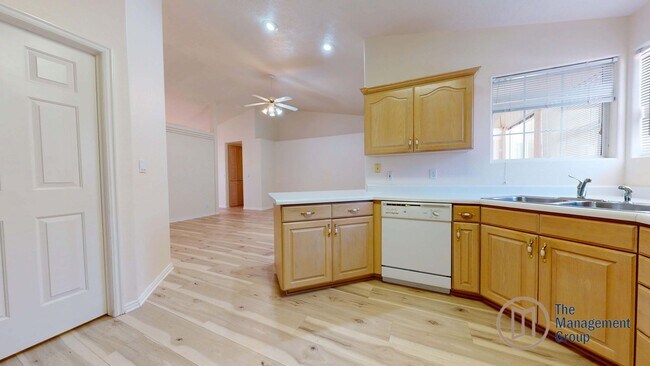Building Photo - 37 E 675 S