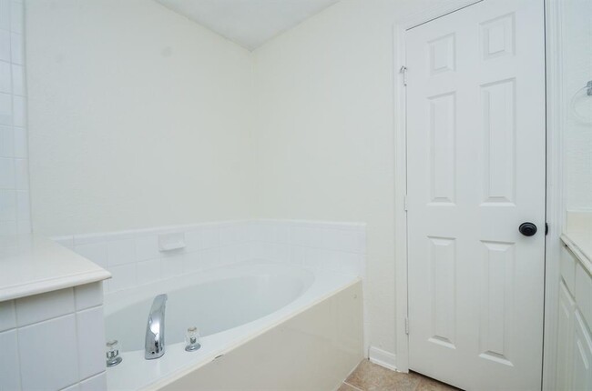 Building Photo - 4835 Richmond Knoll Ln