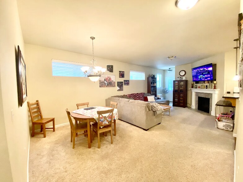 Building Photo - 4424 Edgewater Blvd NE