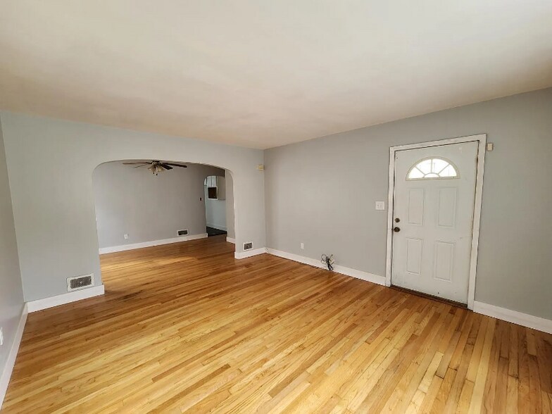 Building Photo - 5142 Pennsylvania St