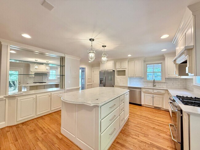 Building Photo - **OFFERING REFUNDABLE APPLICATION FEES** Incredible 5BD, 4.5BA House in Downtown Raleigh on Over ...