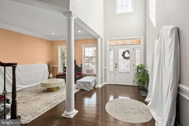 Building Photo - 42888 Southview Manor Dr