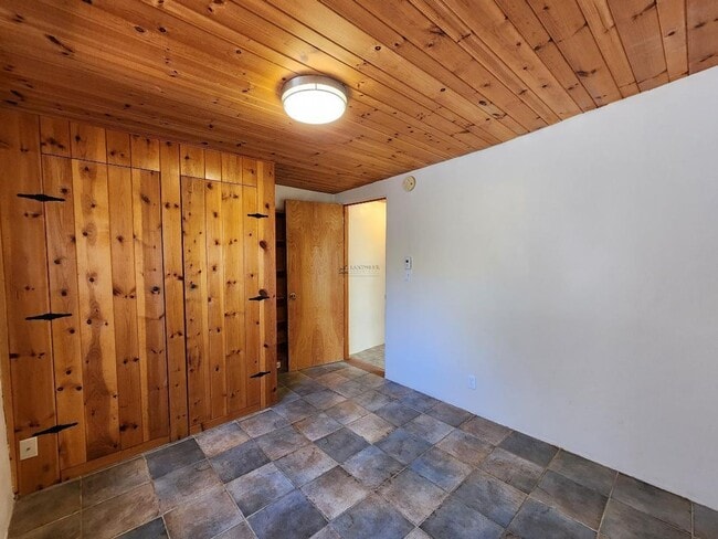 Building Photo - 212 Tesuque Dr
