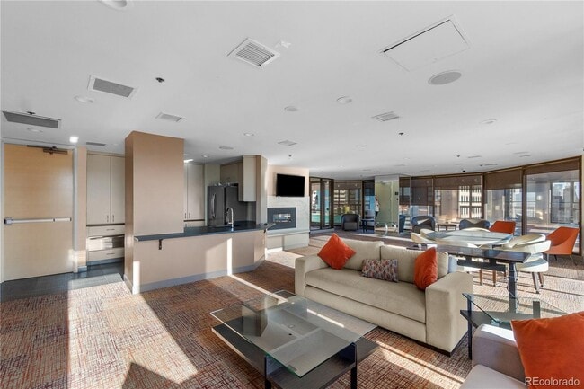 Building Photo - 1625 Larimer St