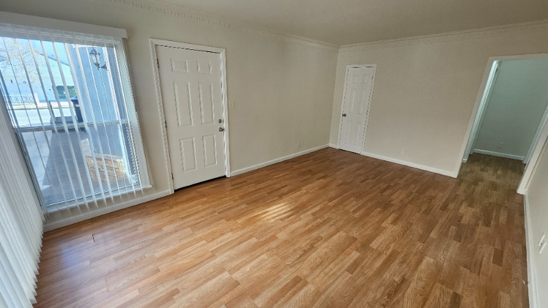 Building Photo - 915 S Ardmore Ave