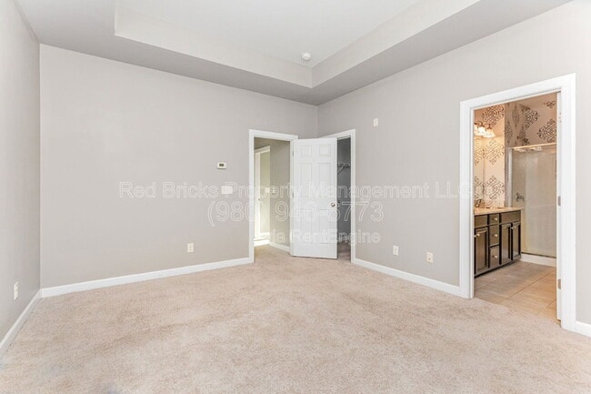 Building Photo - 15125 Jade St