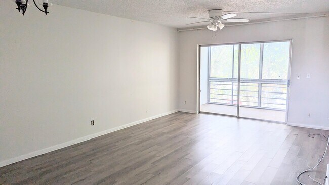 Building Photo - 1638 Embassy Dr