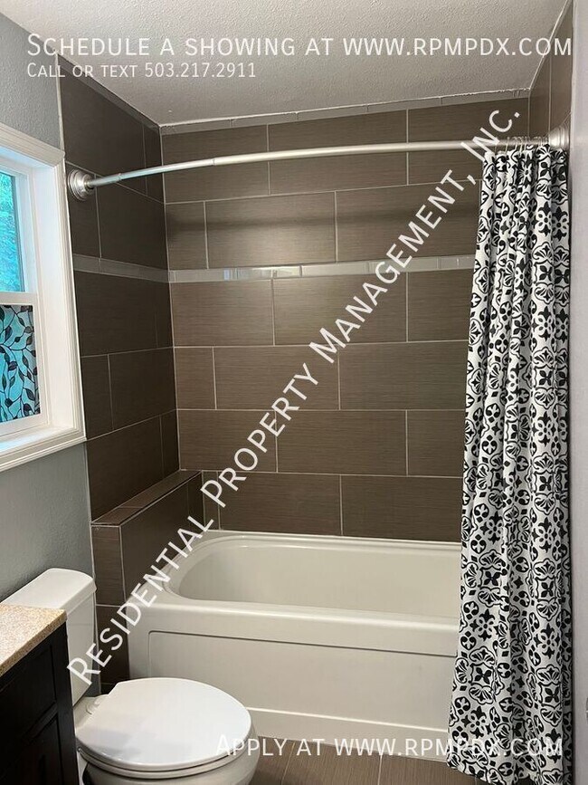Building Photo - 4512 SW Fairvale Ct