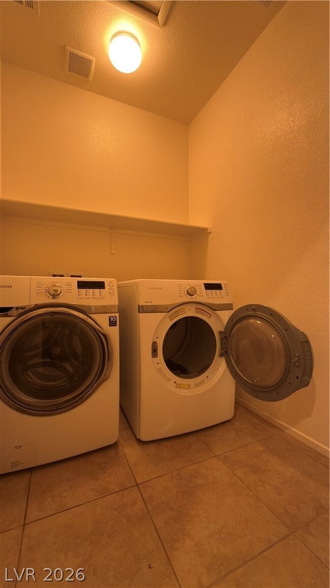 Building Photo - 7855 Narnia Ave