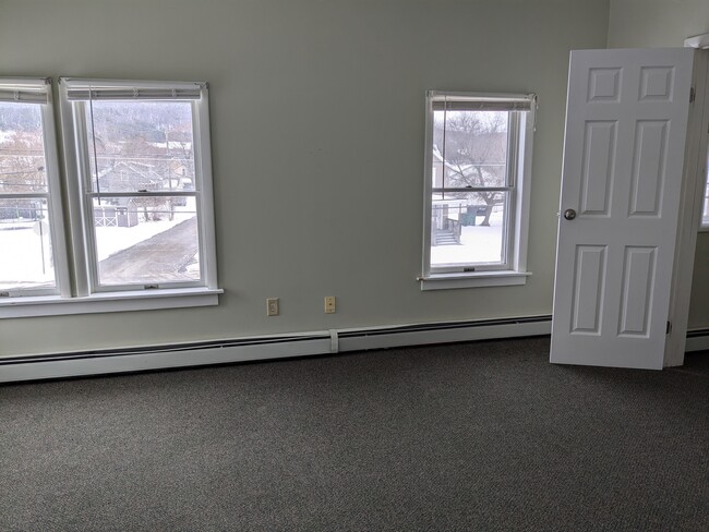 Main Bedroom - 59 S Main St