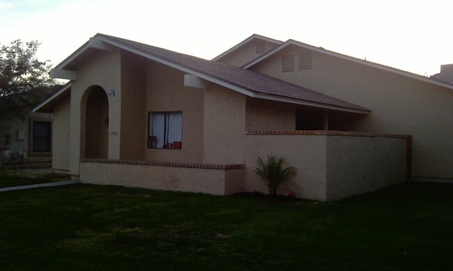 Building Photo - 2720 N Salem