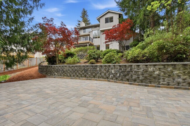 Building Photo - 4Bd/3.5Ba Sammamish Home