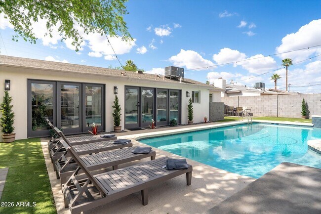 Building Photo - 423 N 73rd Pl