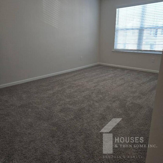 Building Photo - 770 Embark Cir