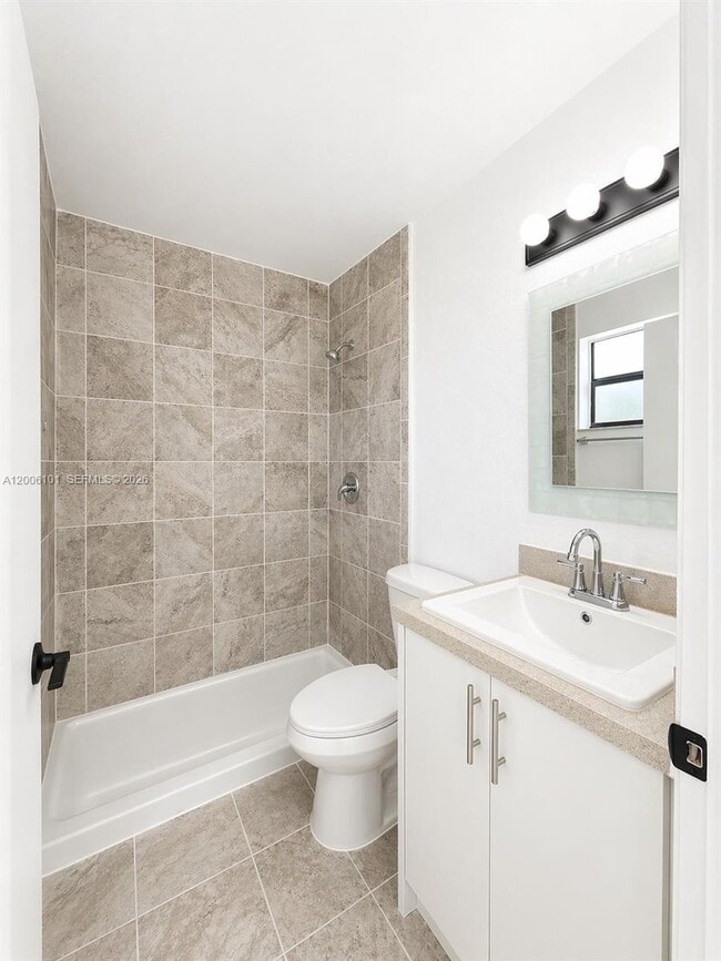 Building Photo - 3204 San Remo Cir