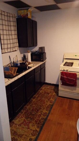 Building Photo - 14 Elm Ln