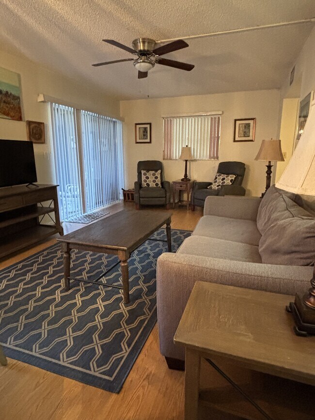 Building Photo - 120 Hibiscus Woods Ct