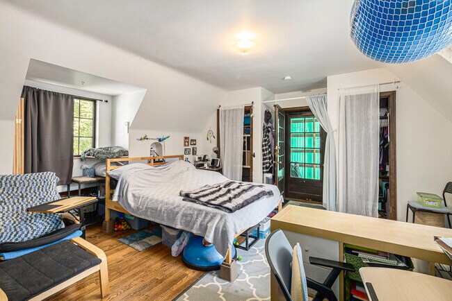 Building Photo - 608 W Washington St