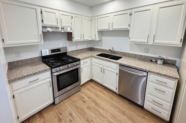 Building Photo - Luxury Scottsdale Condo: Modern Comfort in...