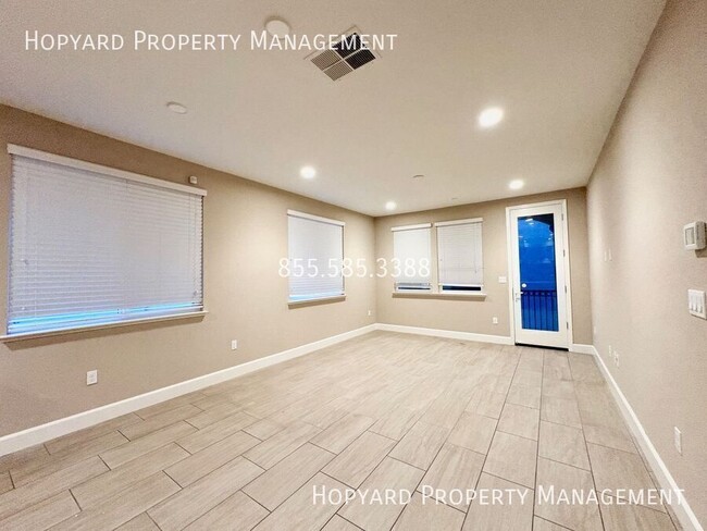 Building Photo - 5663 Daylily St