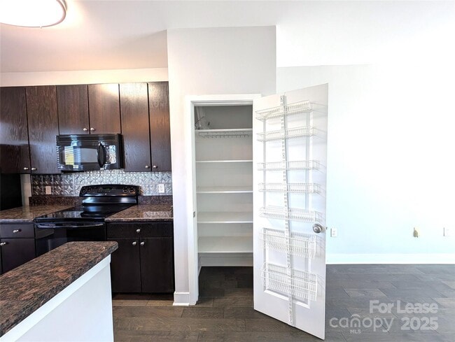 Building Photo - 841 Seigle Point Dr