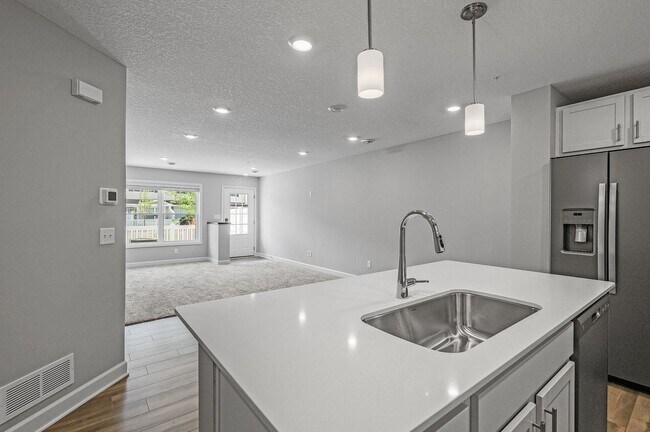 Building Photo - 15008 Ahena Curv