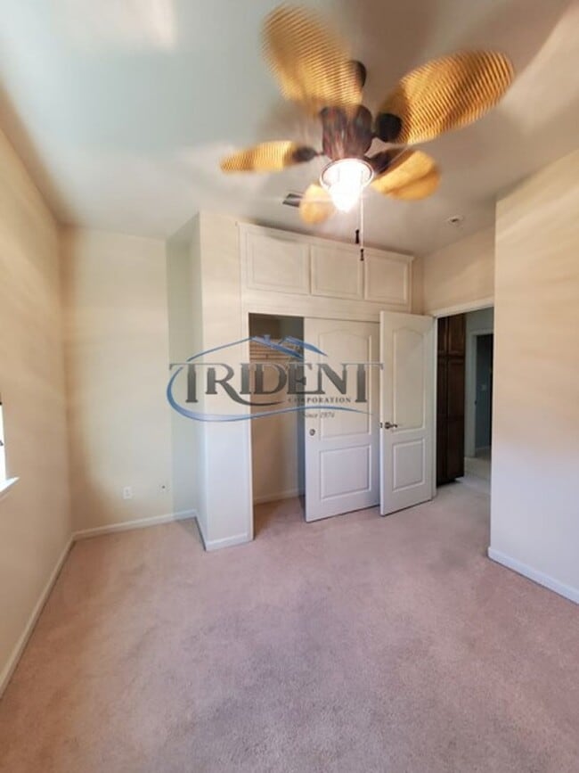 Building Photo - 4 bedroom, 2 ½ bath SOLAR home