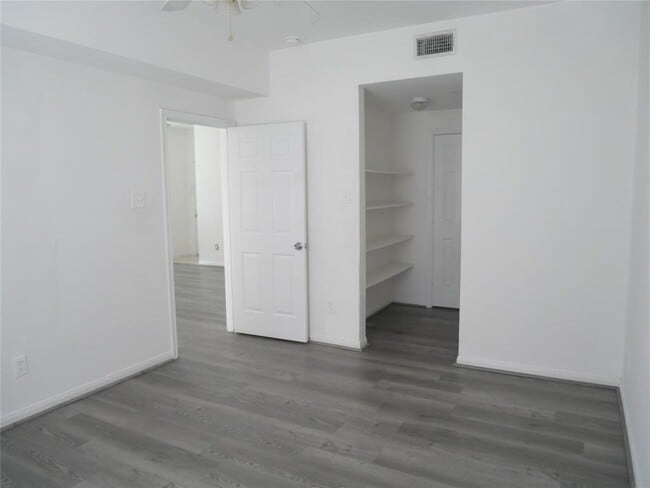 Building Photo - 6289 Wilcrest Dr