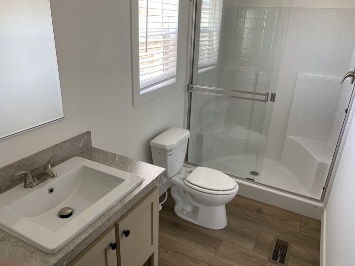 Building Photo - 2060 N Center St