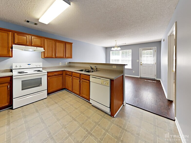 Building Photo - 2177 Red Oak Cir