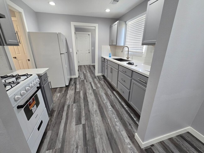 Building Photo - 2 bed 1 bath House in Merced