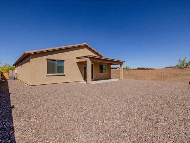 Building Photo - 3 Bedroom 2 Bathroom with Flex room