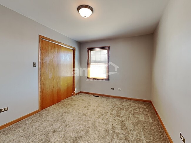 Building Photo - 1509 Bassett Dr