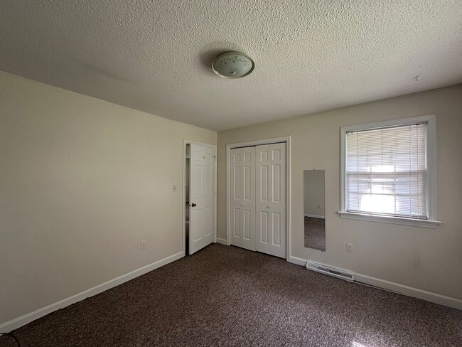 Building Photo - River Bend #13