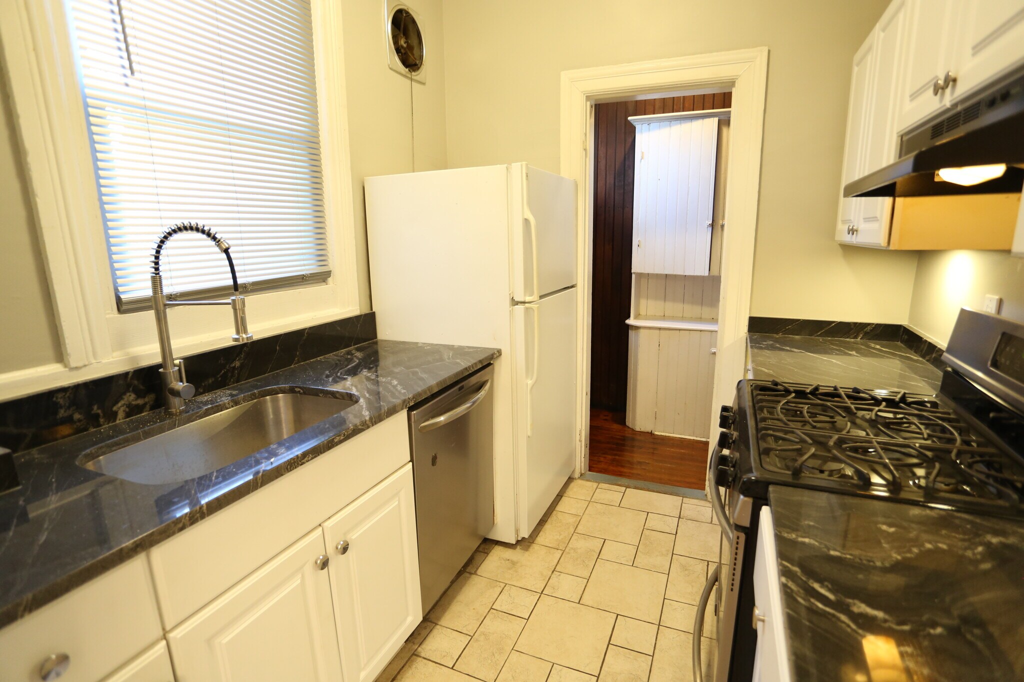 Building Photo - 282 Highland Ave