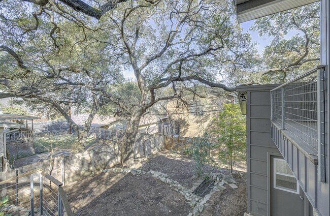 Building Photo - 2400 Spring Creek Dr