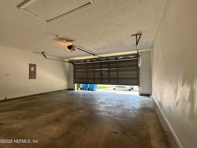 Building Photo - 6835 Otters Den Ct N