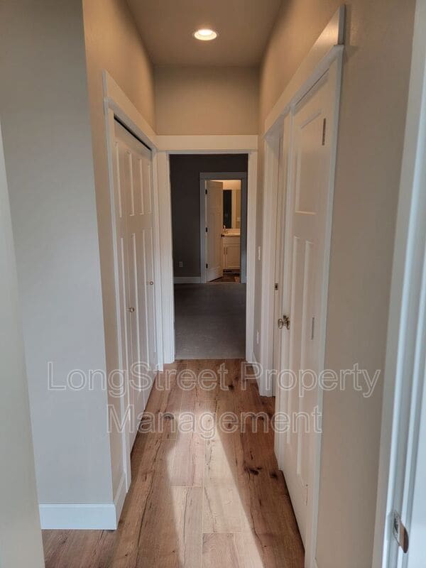 Building Photo - 5221 SW Hudson Ave